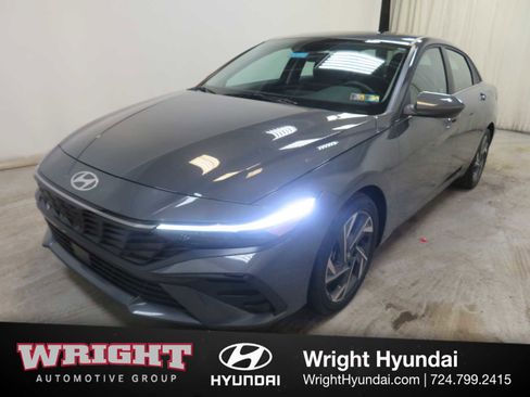 Certified 2025 Hyundai Elantra SEL image 3