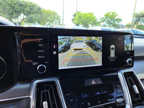 Used 2023 Kia Sorento SX image 18