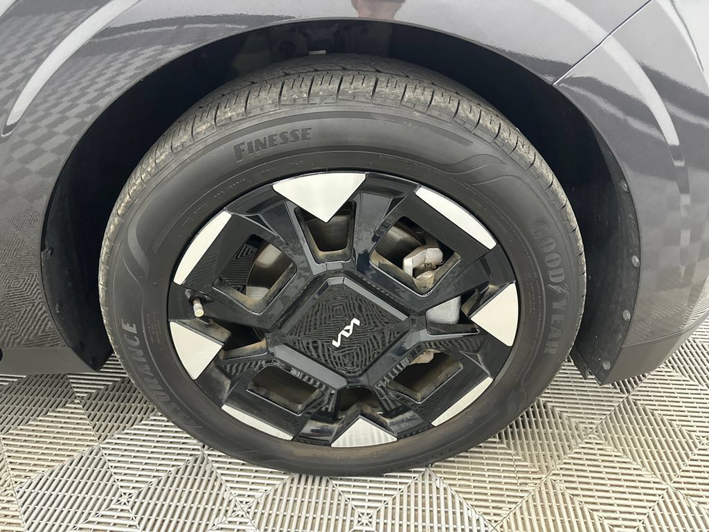 Used 2025 Kia Carnival EX FWD image 14