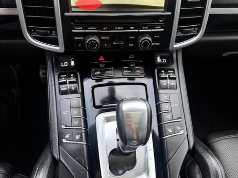 Used 2016 Porsche Cayenne S image 27