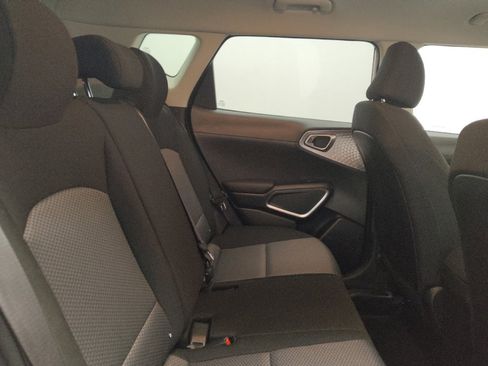 Used 2025 Kia Soul LX image 19