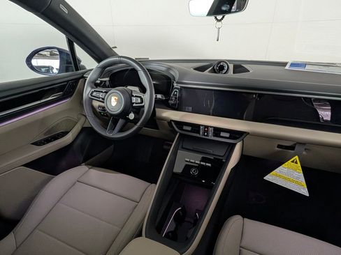 New 2026 Porsche Macan 4 Electric image 22