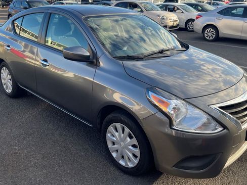 Used 2019 Nissan Versa SV FWD image 3
