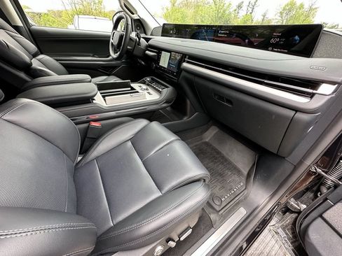 New 2025 Lincoln Navigator Reserve AWD/4WD image 22