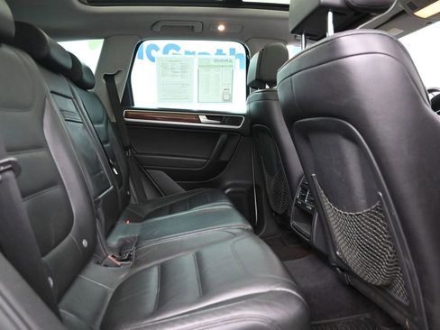 Used 2011 Volkswagen Touareg VR6 AWD/4WD image 10