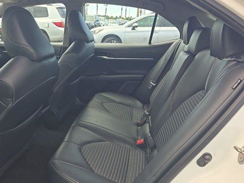 Used 2019 Toyota Camry SE FWD image 4