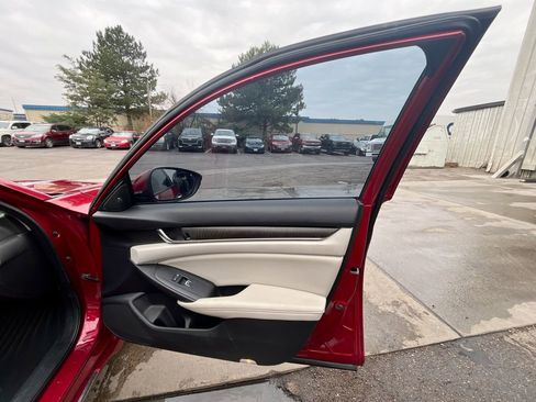 Used 2019 Honda Accord Touring image 25