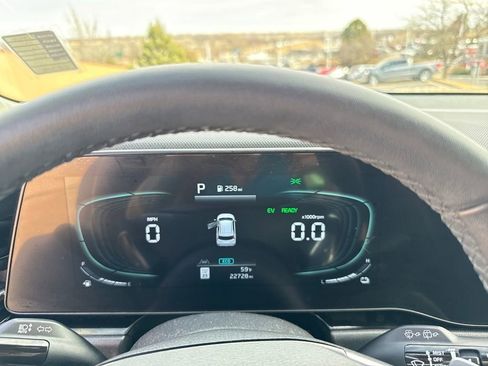 Used 2023 Kia Niro EX FWD image 14