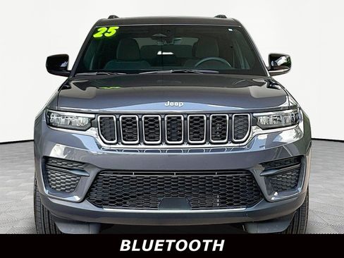 Used 2025 Jeep Grand Cherokee Laredo X AWD/4WD image 2