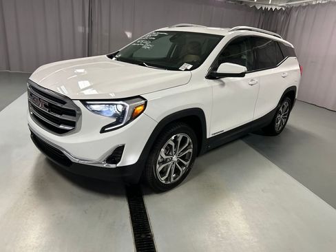 Used 2020 GMC Terrain SLT w/ Preferred Package FWD image 3
