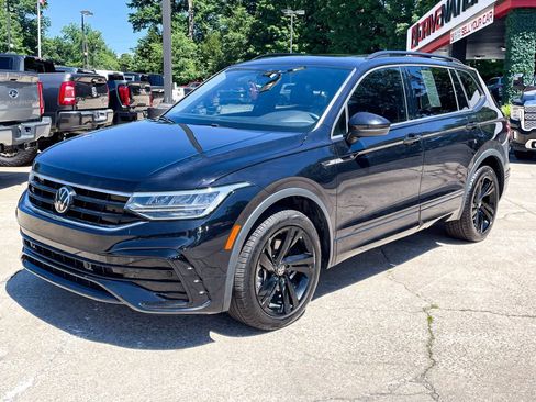 Used 2024 Volkswagen Tiguan SE R-Line FWD image 1