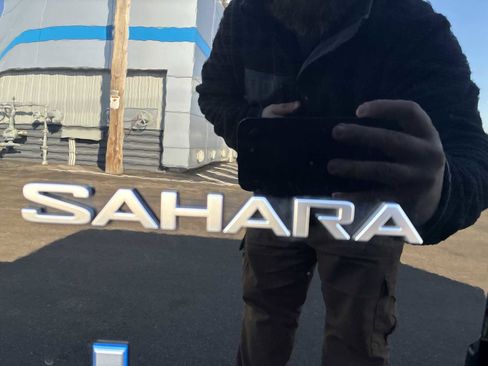 Used 2023 Jeep Wrangler Sahara w/ Cold Weather Group image 32