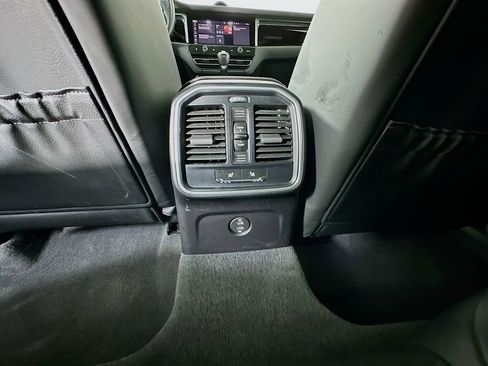 Certified 2022 Porsche Macan AWD/4WD image 27