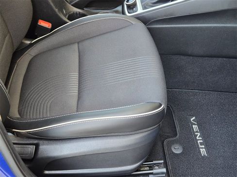 Used 2023 Hyundai Venue Limited image 25