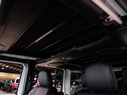 Used 2023 Jeep Wrangler Unlimited Rubicon AWD/4WD image 17