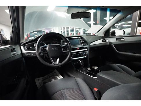 Used 2018 Hyundai Sonata SE w/ Cargo Package image 16