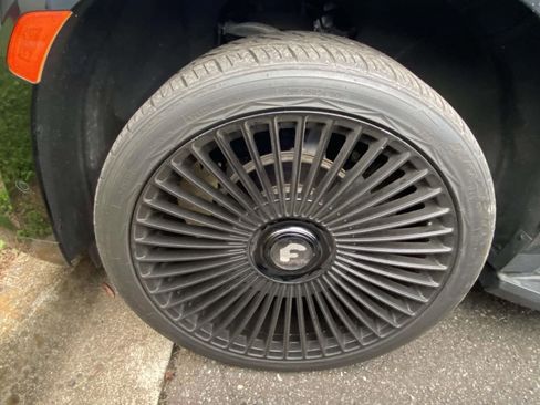 Used 2021 Cadillac Escalade Sport w/ LPO, ONYX Package image 9