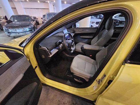 Used 2025 Volvo EX30 Ultra image 19