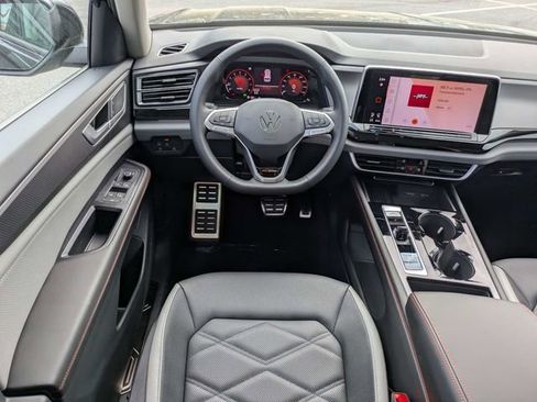 New 2026 Volkswagen Atlas Peak Edition image 17