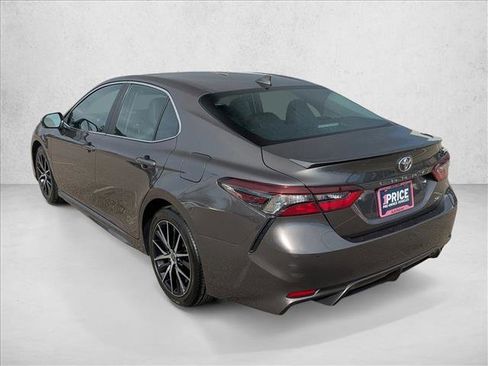 Used 2024 Toyota Camry SE image 7