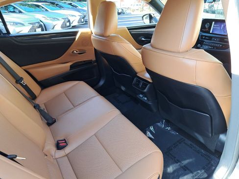 Used 2024 Lexus ES 350 w/ Accessory Package (Z1) FWD image 11
