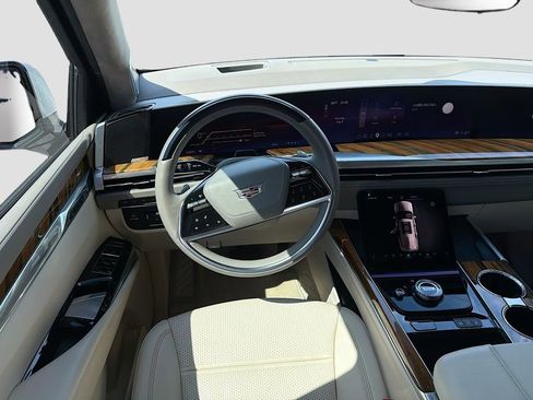 Certified 2025 Cadillac Escalade ESV Sport Platinum AWD/4WD image 13