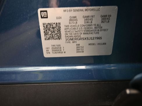 Used 2025 Chevrolet Traverse LT image 11