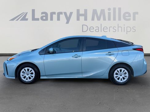 Used 2022 Toyota Prius LE image 2