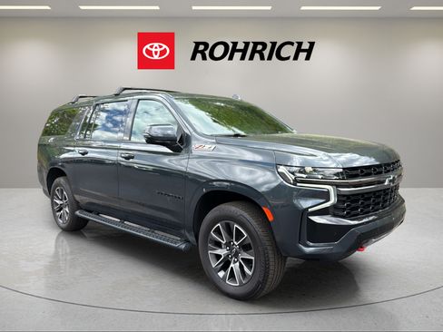 Used 2022 Chevrolet Suburban Z71 w/ Luxury Package AWD/4WD image 4