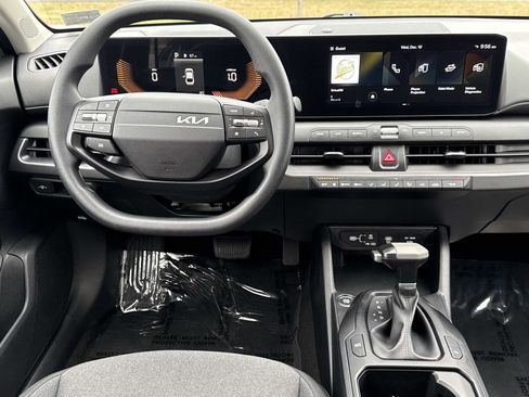 Used 2025 Kia K4 LXS image 2