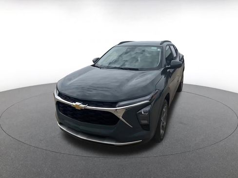 Used 2025 Chevrolet Trax LT image 7