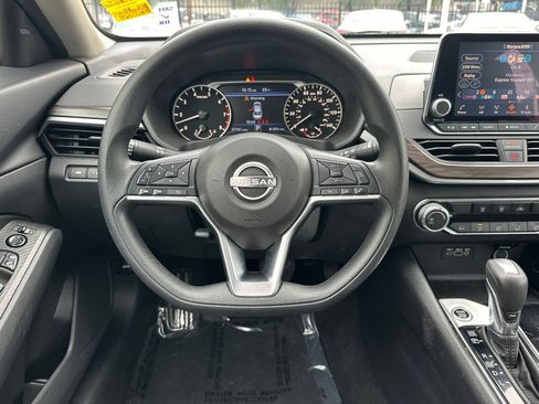 Used 2024 Nissan Altima 2.5 SV AWD/4WD image 18