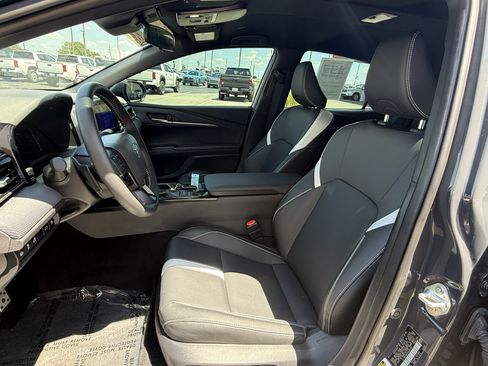 Certified 2025 Toyota Camry SE FWD image 4