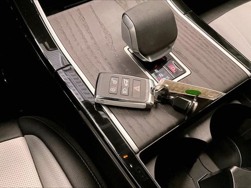 Used 2026 Land Rover Range Rover Evoque Dynamic SE AWD/4WD image 28