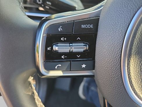Used 2026 Kia Carnival FWD image 31