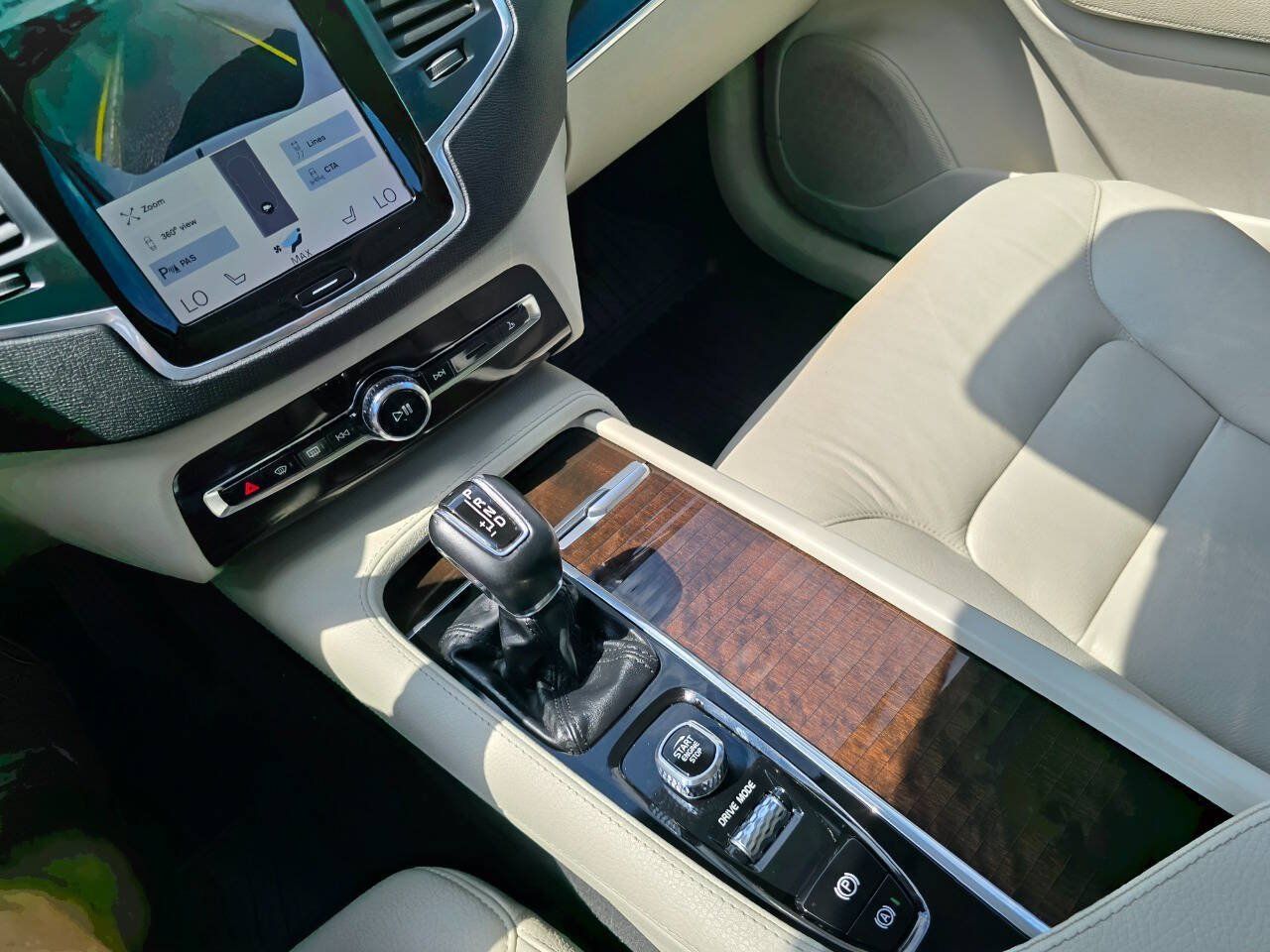Used 2019 Volvo XC90 T6 Momentum w/ Advanced Package AWD/4WD image 18