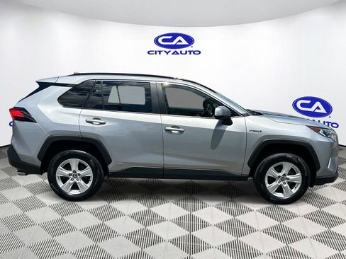 Used 2021 Toyota RAV4 XLE AWD/4WD image 2