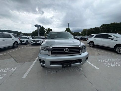 Used 2022 Toyota Sequoia SR5 AWD/4WD image 7