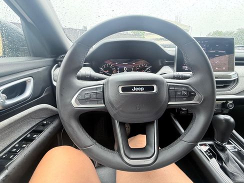 Used 2024 Jeep Compass Latitude AWD/4WD image 12