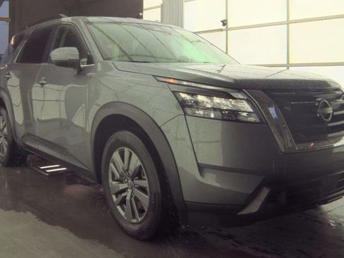 Used 2025 Nissan Pathfinder SV AWD/4WD image 1