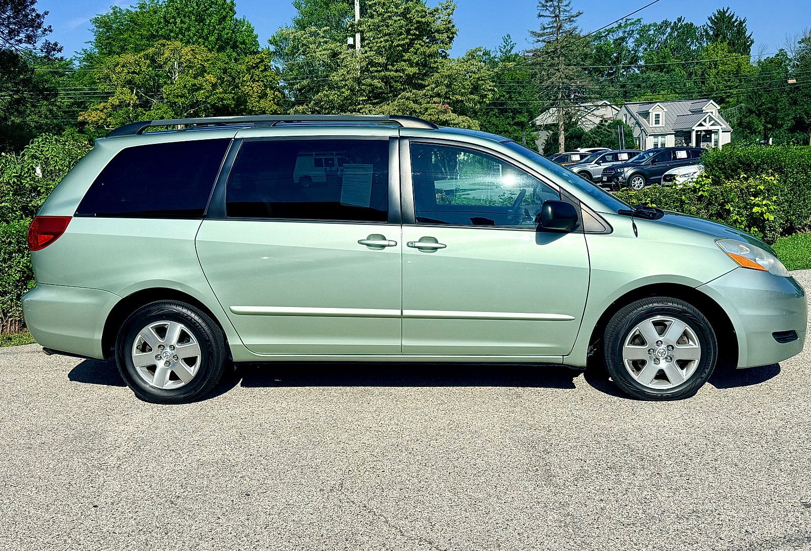 Used 2007 Toyota Sienna LE w/ LE Pkg 3 FWD image 3