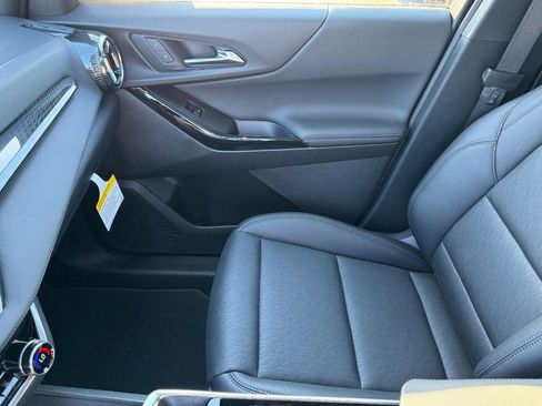 New 2026 Chevrolet Equinox LT w/ Convenience Package II FWD image 35