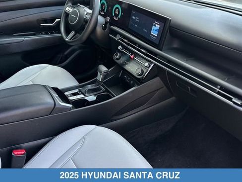 Used 2025 Hyundai Santa Cruz SEL AWD/4WD image 17