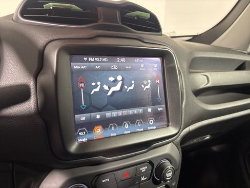 Certified 2023 Jeep Renegade Latitude image 16
