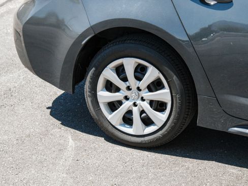 Used 2024 Toyota Corolla LE FWD image 4