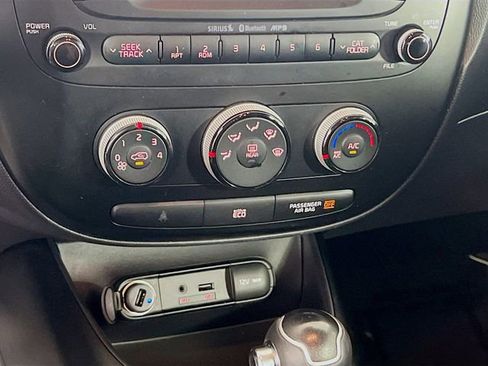 Used 2015 Kia Soul FWD image 15
