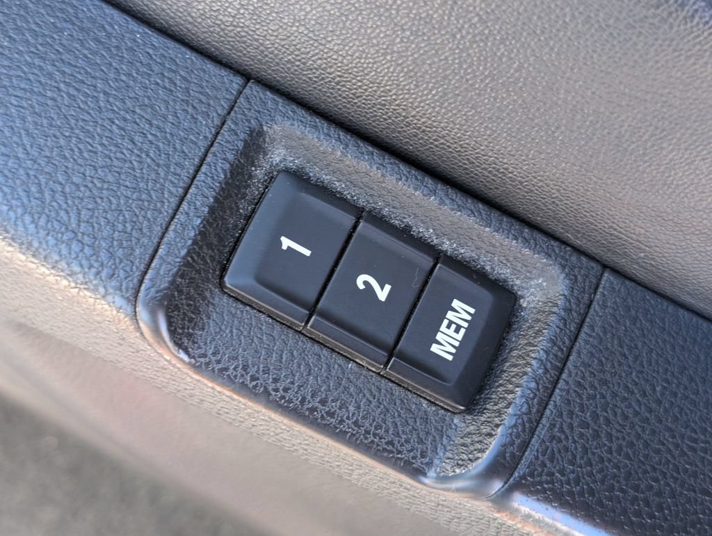 Used 2018 Buick Encore Essence FWD image 11