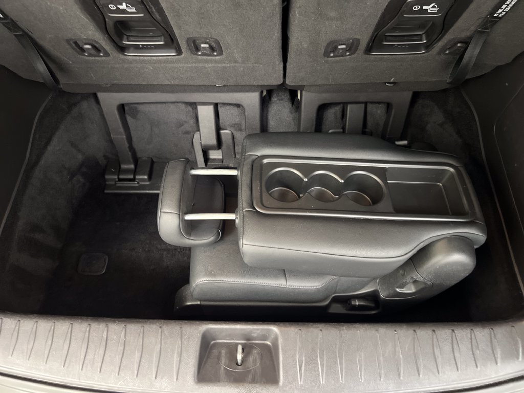 Used 2025 Kia Carnival FWD image 24