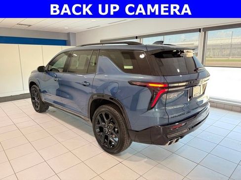 Used 2024 Chevrolet Traverse RS image 3