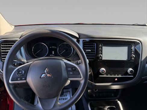 Used 2020 Mitsubishi Outlander ES image 10